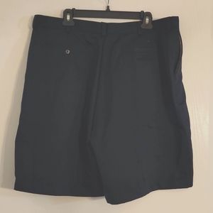 Men's Black Nike wrinkle resistant golf shorts